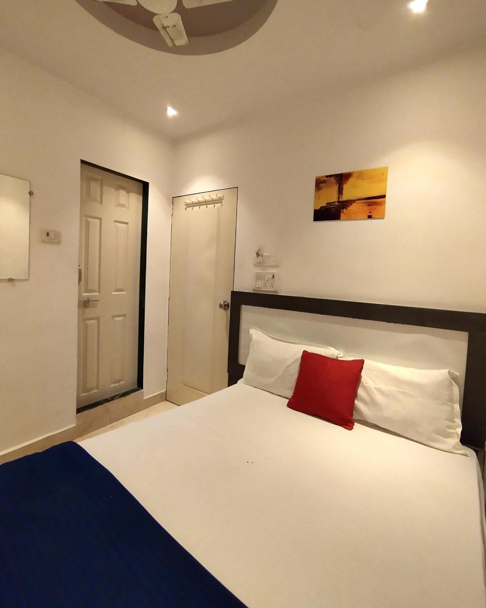 Hotel Aspen Мумбаи Экстерьер фото