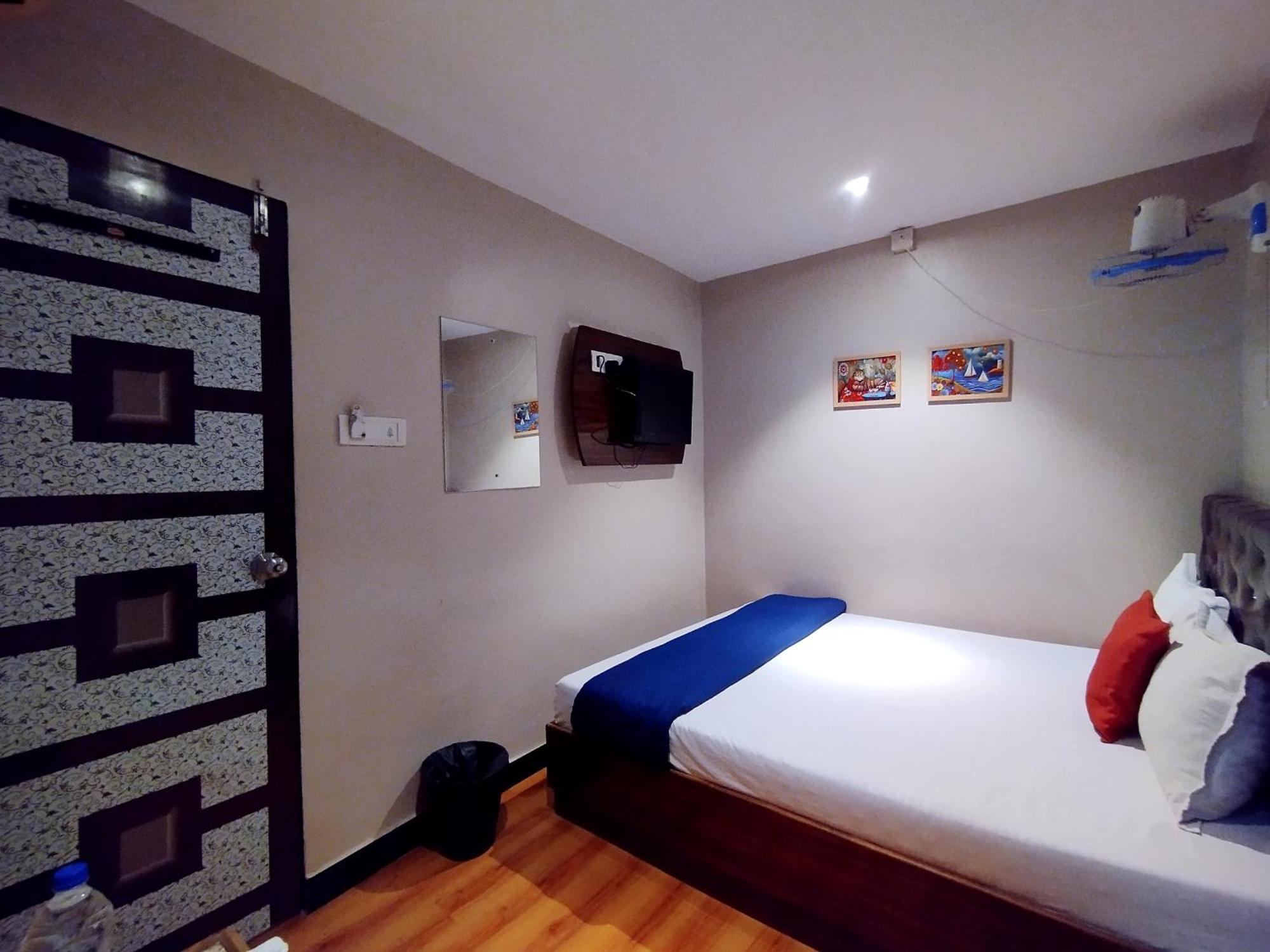 Hotel Aspen Мумбаи Экстерьер фото
